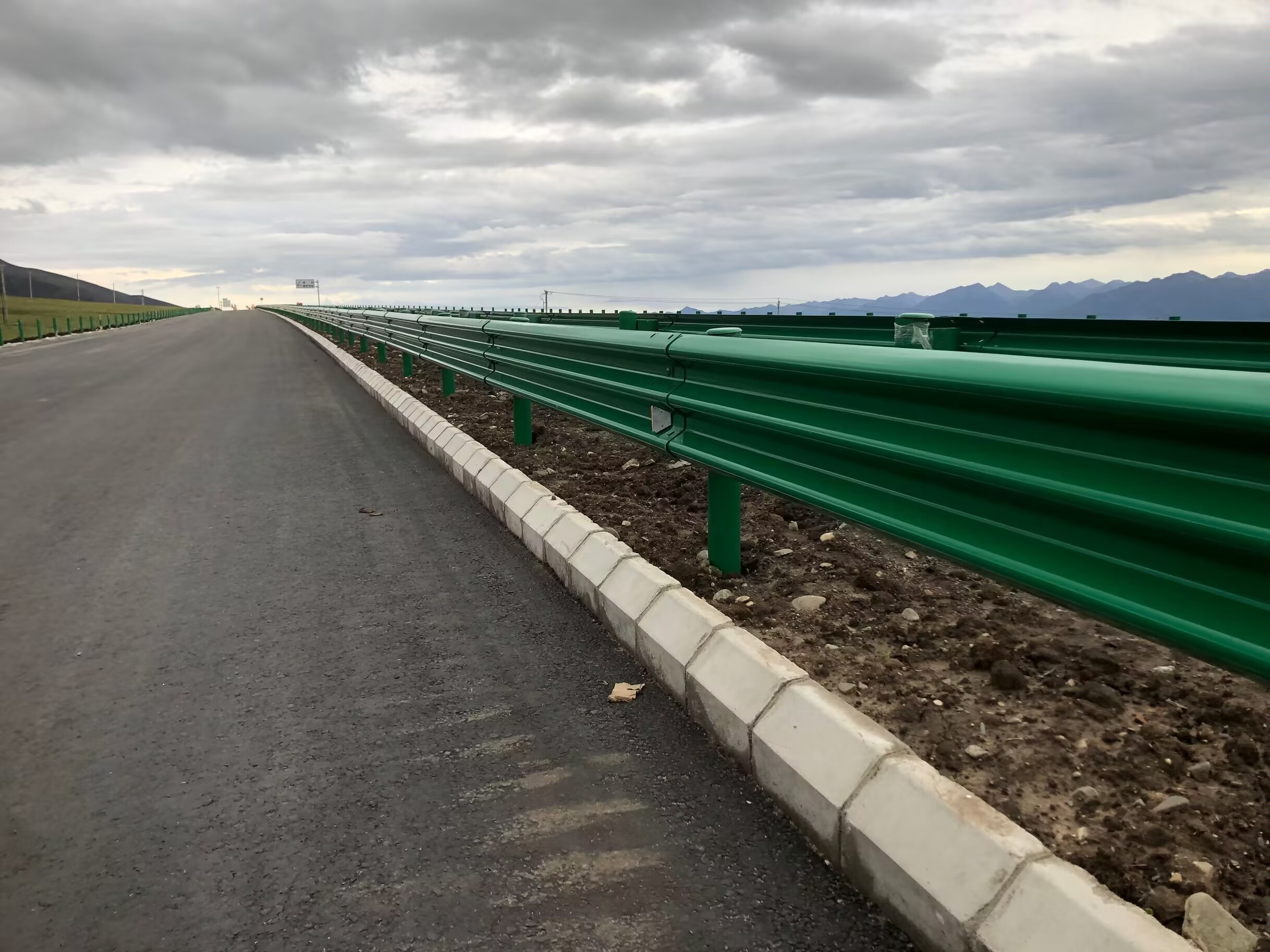 丹巴县乡村公路波形护栏波形护栏板 - 推荐